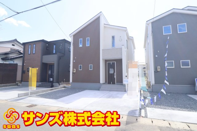 郡山市大槻町字前畑　　　2号棟　　　小山田小学校、大槻中学区　の外観|北西側から見た駐車場を含む外観♪