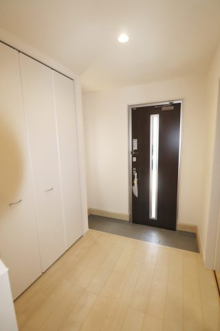 郡山市大槻町字前畑　　　2号棟　　　小山田小学校、大槻中学区　の玄関|※同社施工例