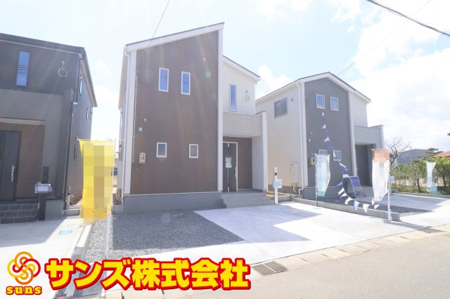 郡山市大槻町字前畑　　　2号棟　　　小山田小学校、大槻中学区　の外観|北東側から見た駐車場を含む外観♪