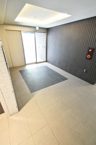 メゾンキコー難波南のロビー