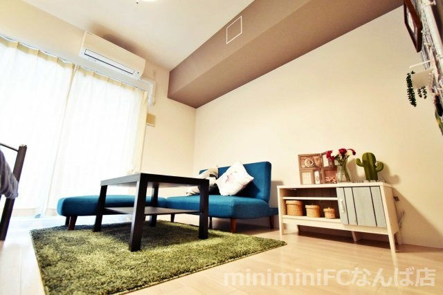 メゾンキコー難波南の居間・リビング