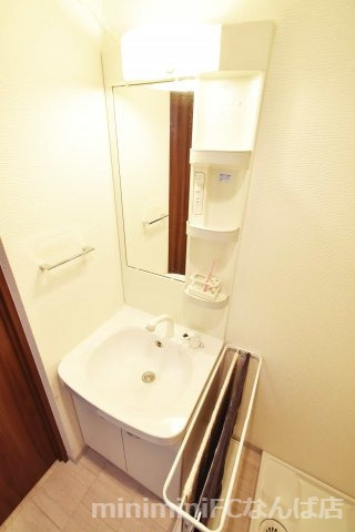 メゾンキコー難波南の洗面所