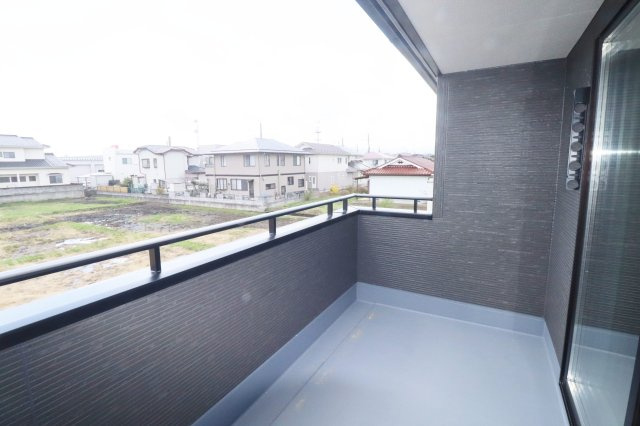 郡山市大槻町字前畑　　　３号棟　　　小山田小学校、大槻中学区　のバルコニー