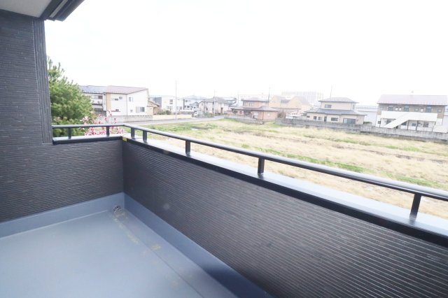 郡山市大槻町字前畑　　　３号棟　　　小山田小学校、大槻中学区　のバルコニー|※同社施工例