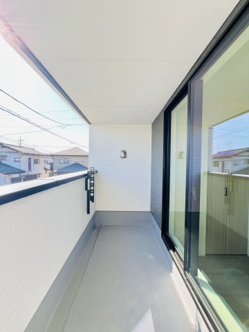 前橋六供町1丁目のバルコニー|プライベート空間も確保できるインナーバルコニー♪