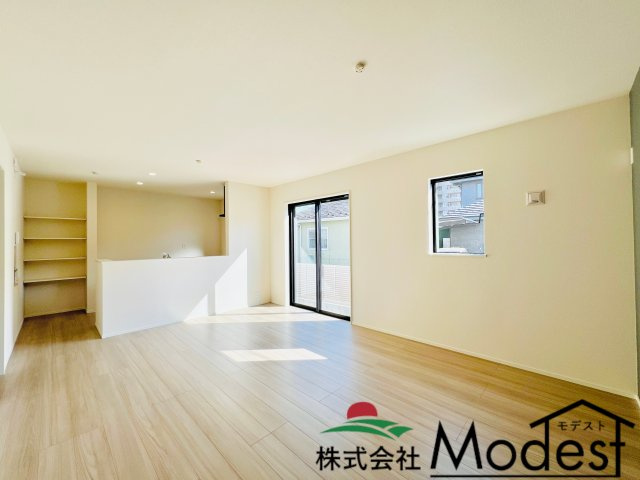 前橋六供町1丁目の居間・リビング|日当たりも良い16帖リビング♪