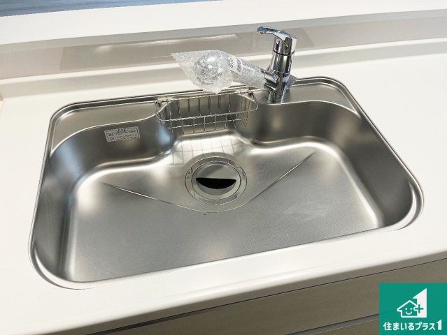 明石市大久保町高丘　新築一戸建ての設備|蛇口の先端に浄水器を内蔵しています！原水と浄水、お湯と冷水、シャワーの切替えがワンタッチなので用途によって使い分けられます。