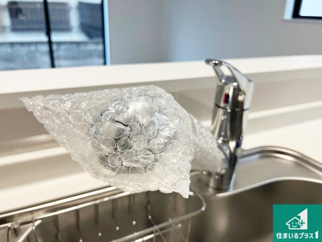 明石市大久保町高丘　新築一戸建ての設備|浄水器を内蔵！炊飯時、お茶を作る時に安心してお水を使えます！お湯と冷水、浄水と原水、シャワーの切替えもワンタッチです！