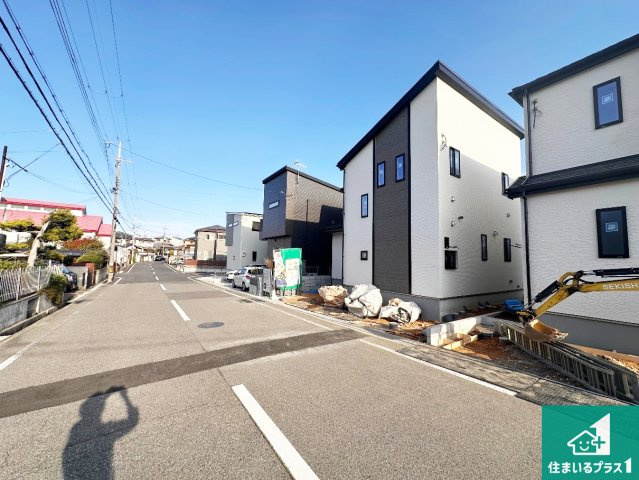 明石市大久保町高丘　新築一戸建ての前面道路含む現地写真|周辺は落ち着いた街並みの住宅地！子育てがしやすい住環境です！まだ未完成ですが、現地でしかわからない事もございます。是非一度ご覧ください。