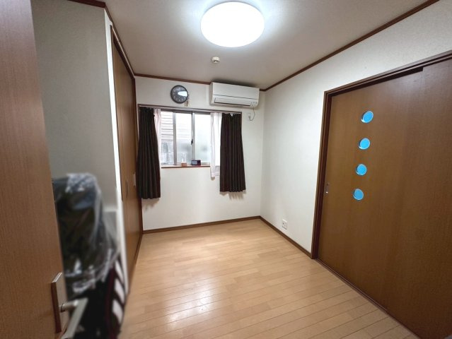 【居間・リビング】 | 西院西貝川町　中古戸建 | 居室はすべて1階です♪