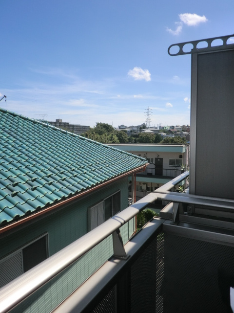 Ｂｅｒｒｙ　Ｈｉｌｌ　菊名のバルコニー|写真は202号室のものです
