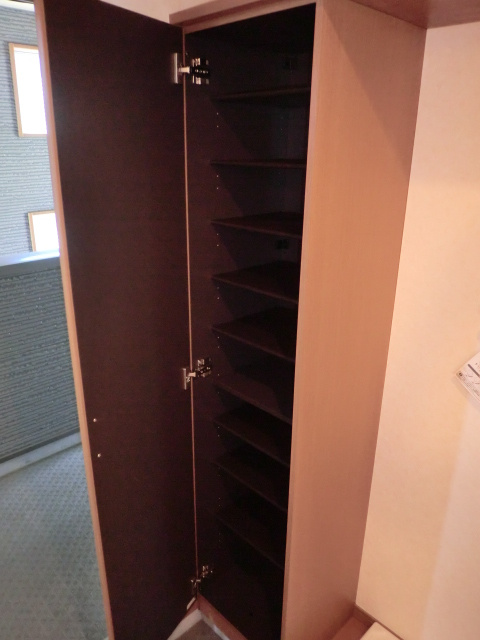 Ｂｅｒｒｙ　Ｈｉｌｌ　菊名の収納|シューズボックス　写真は202号室のものです