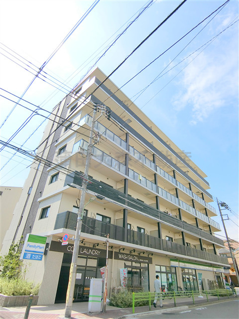 ジニア大森西の外観|2018年2月築RC鉄筋コンクリート造地上7階建て総戸数38戸1階ファミリーマートとコインランドリー！京急本線大森町駅と平和島駅徒歩圏内の東京都大田区大森西1丁目インターネット無料の人気賃貸マンション