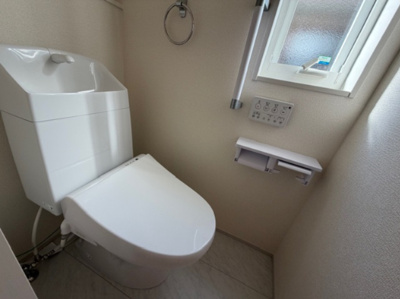 【トイレ】 | 滝沢市室小路 | 温水洗浄便座機能付き