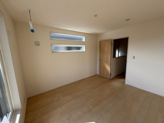 【洋室】 | 滝沢市室小路 | 寝室にもワークスペースにもぴったりな、ちょうどいい広さです。