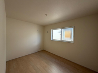 【洋室】 | 滝沢市室小路 | 基礎パッキン仕様で床下の空気を全周換気。建物の劣化を防ぎます。