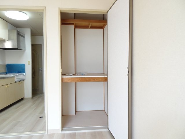 フォーブル平成の内装|CFを敷いて洋室仕様になってます