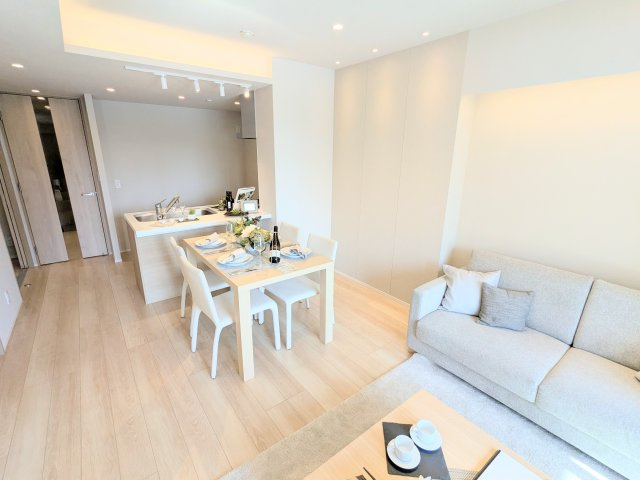 クレッセント東京ヴュータワーのキッチン|～リビング写真～