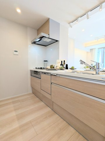 クレッセント東京ヴュータワーのキッチン|～食器洗浄乾燥機ならびにディスポーザー付のキッチン写真～