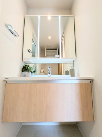 クレッセント東京ヴュータワーの独立洗面台|～洗面化粧室写真～