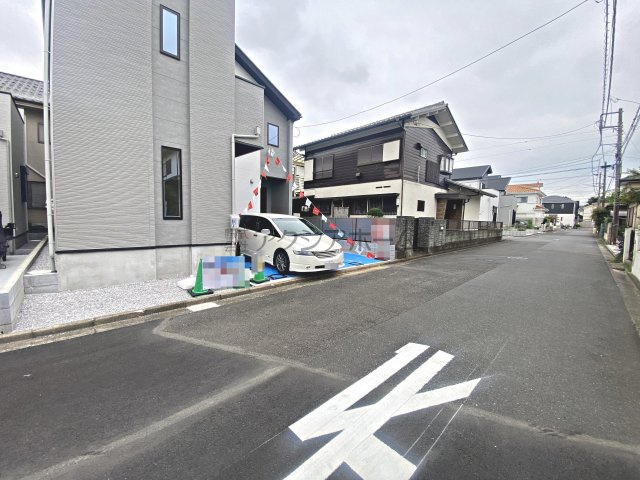 所沢市中新井3丁目・全2棟　新築一戸建　2号棟の前面道路含む現地写真