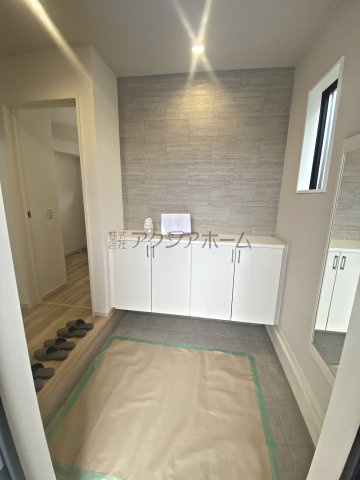 所沢市中新井3丁目・全2棟　新築一戸建　2号棟の玄関