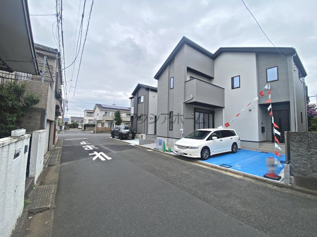 所沢市中新井3丁目・全2棟　新築一戸建　2号棟の前面道路含む現地写真