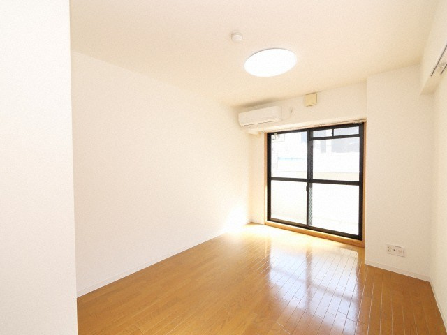 ブリリアントコート心斎橋イーストの居間・リビング