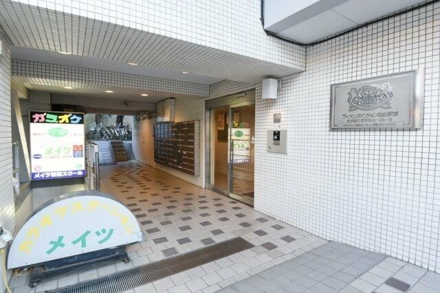 ライオンズマンシヨン白山駅前のエントランス