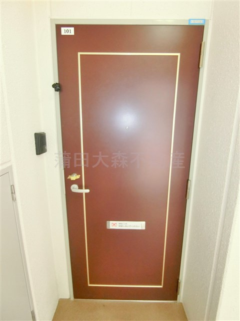 メゾン・エムの玄関