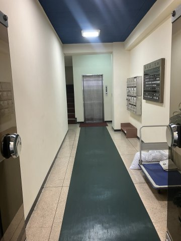 興亜第二ビル　2Fのロビー