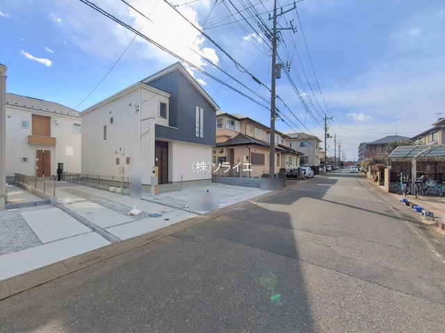 所沢市中富南4期　全8棟　新築戸建　グラファーレデザインの前面道路含む現地写真