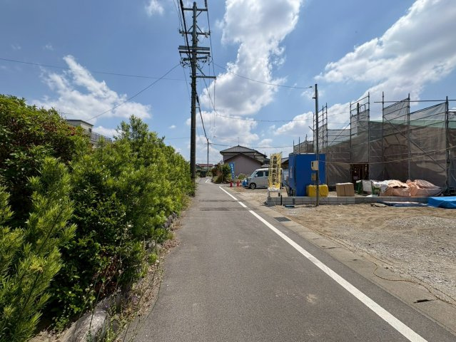リーブルガーデン　各務原市上中屋町　全2区画分譲の前面道路含む現地写真|「現地（2026年5月15日）撮影」　
■前面道路　
■ヤマダ不動産　株式会社リライフ