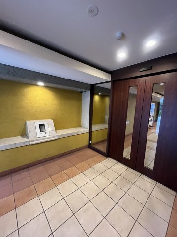 ライジングプレイス浅草弐番館のエントランス