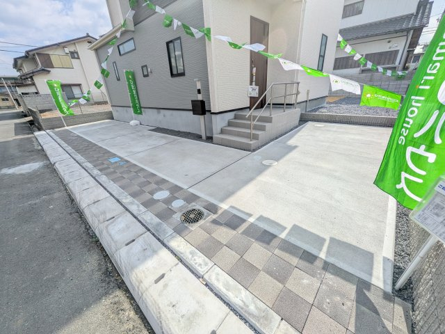 土浦市天川2丁目6期　新築戸建の駐車場|駐車2台可能で、出し入れしやすいゆとりのカースペース。
月々の駐車場代が不要な点も大きな魅力です。