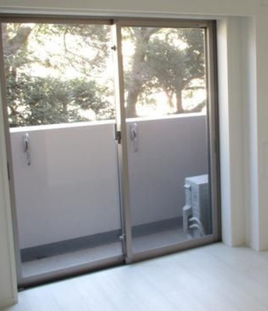 Ｒｉｓｉｎｇ　Ｐｌａｃｅ綾瀬のバルコニー