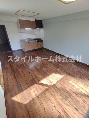 ウイングコートエトワール萩山の居間・リビング