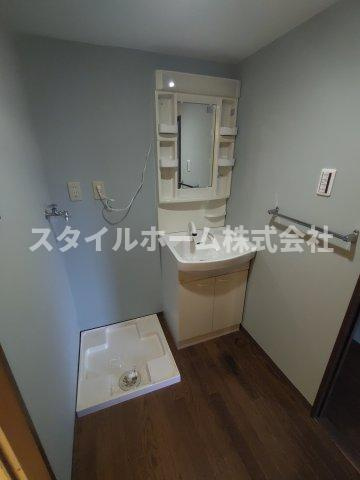 ウイングコートエトワール萩山の洗面所