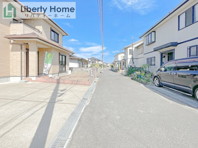 日立市東大沼町2丁目　中古戸建の前面道路含む現地写真
