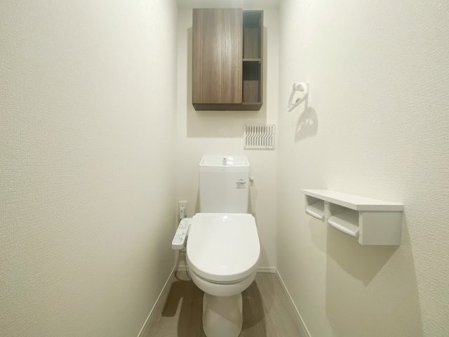 ユートリーⅢのトイレ|別号室の参考写真です。
