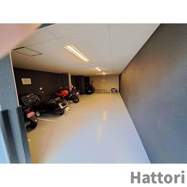 （Splendide NAMBAⅢ）の駐車場