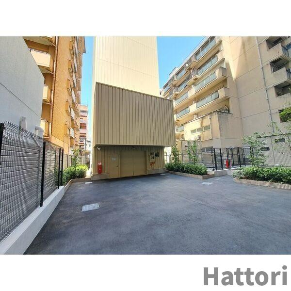 （Splendide NAMBAⅢ）の駐車場