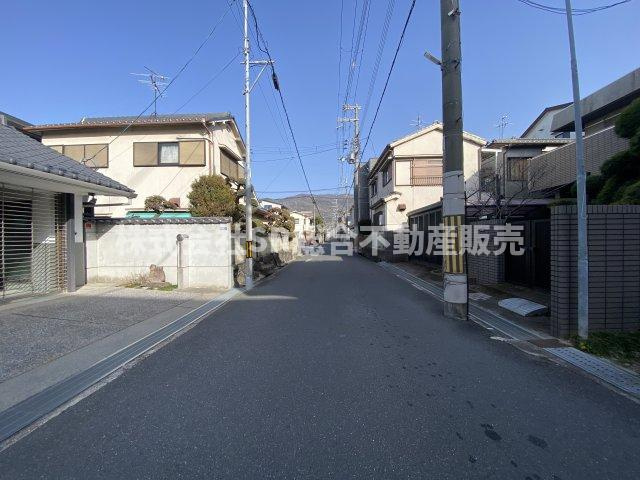 昭和町中古戸建の前面道路含む現地写真|リフォームや住宅ローン・東大阪市の不動産の事なら弊社にお任せ下さいませ！
各地域の特徴・グルメ・裏道やその他、細かい情報等も熟知した
東大阪市出身のスタッフが新生活を送るお客様をサポート致します！