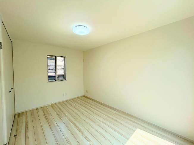 【洋室】 | アトムセレクト船橋市習志野台８丁目中古戸建て | 2階東側洋室6.7帖別角度