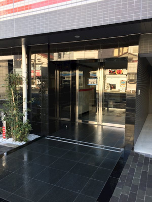 【エントランス】 | メインステージ横濱黄金町