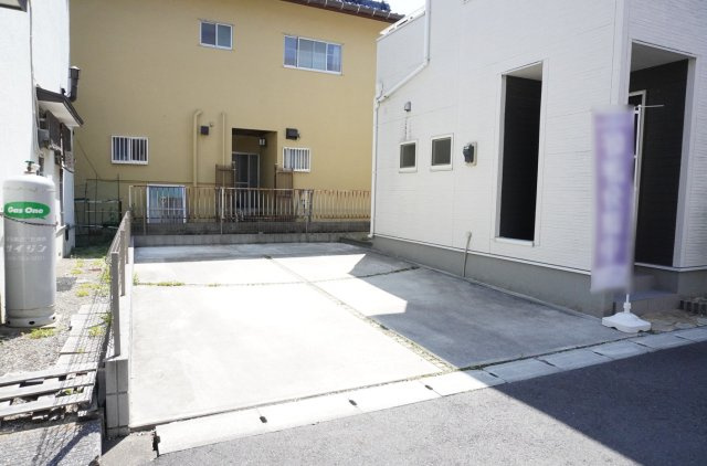 草加市青柳八丁目 中古戸建の駐車場