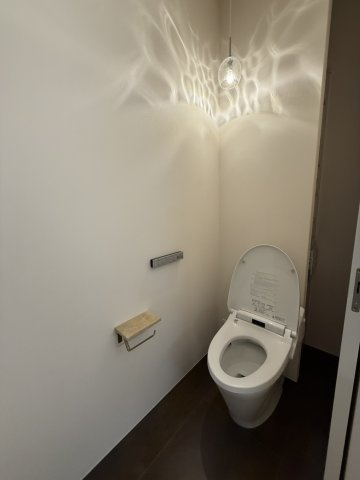 「ハウスメーカー」築浅平屋のトイレ