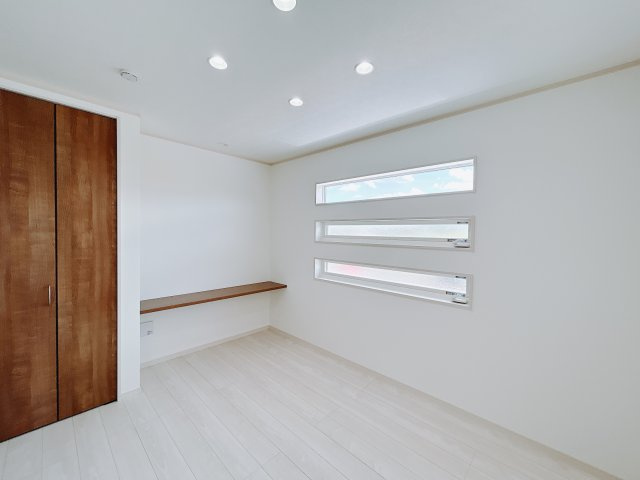 【新築戸建】甘楽郡甘楽町金井の洋室|■1階洋室（3号棟）｜お子様の一人部屋にピッタリな洋室。木のぬくもりを感じるフローリングは、天然木の味わいが時とともに深みを増していきます。また、傷にも強く、フリーワックスでお手入れもラクラクです♪