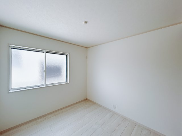 【新築戸建】甘楽郡甘楽町金井の洋室|■1階洋室（3号棟）｜子供部屋のメリットは「自立心を養うことができる」「自分で整理整頓できるようになる」そして、お子様が成長した際には「プライバシーを確保できる」といい事だらけ♪