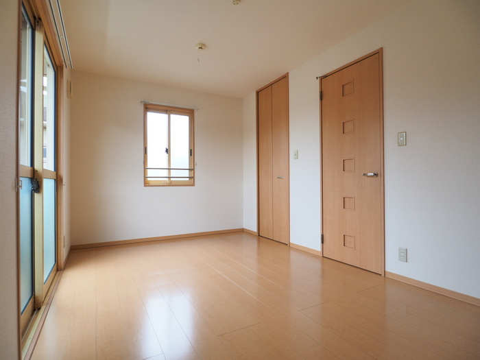 川崎市麻生区黒川のアパートの居間・リビング